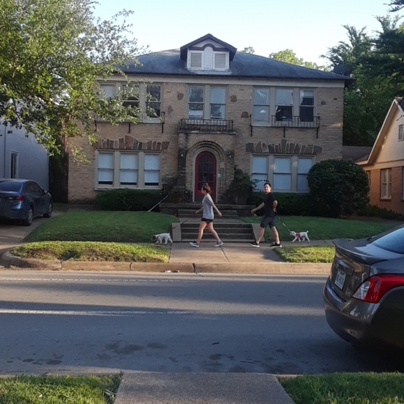 Meet your Posher, Jennifer - Picture 2 of 2